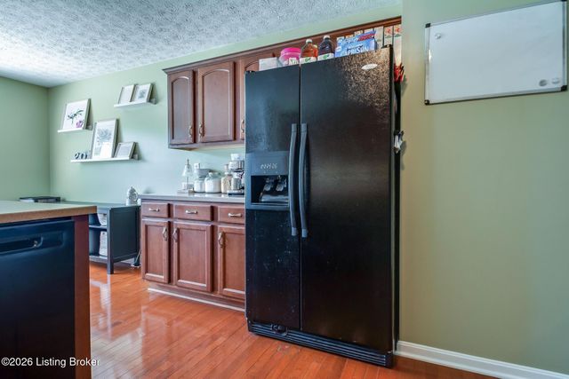 454 Persimmon Dr, Mt Washington, KY 40047