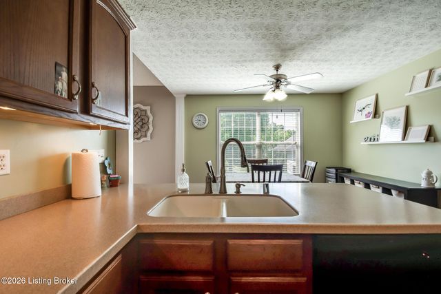 454 Persimmon Dr, Mt Washington, KY 40047