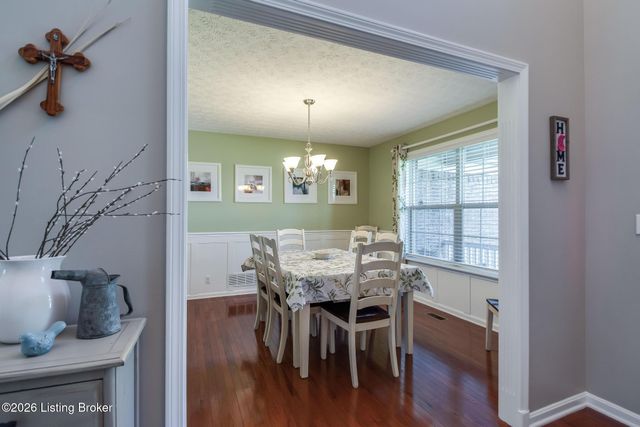 454 Persimmon Dr, Mt Washington, KY 40047