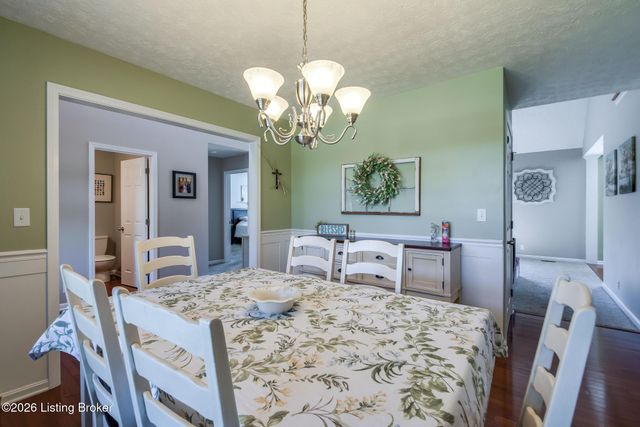 454 Persimmon Dr, Mt Washington, KY 40047