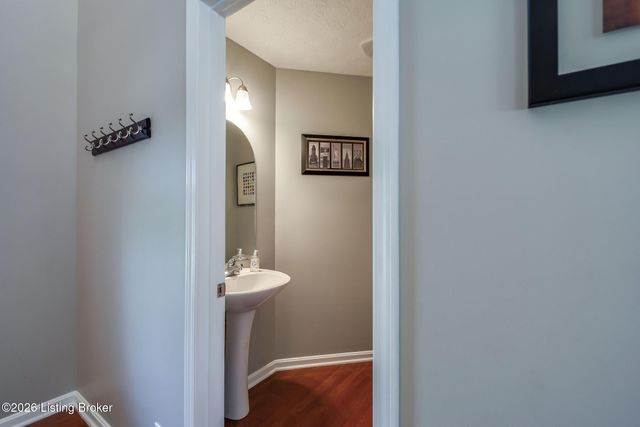 454 Persimmon Dr, Mt Washington, KY 40047