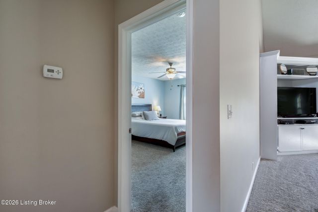 454 Persimmon Dr, Mt Washington, KY 40047