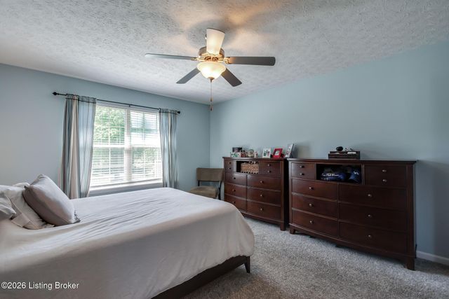 454 Persimmon Dr, Mt Washington, KY 40047