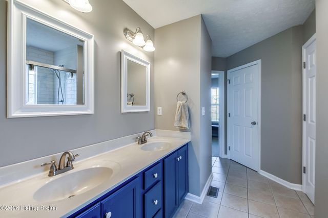 454 Persimmon Dr, Mt Washington, KY 40047