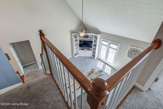 454 Persimmon Dr, Mt Washington, KY 40047