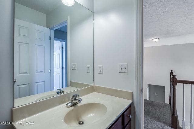 454 Persimmon Dr, Mt Washington, KY 40047