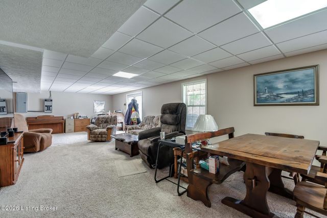 454 Persimmon Dr, Mt Washington, KY 40047