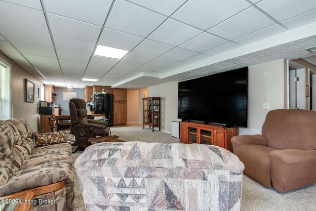 454 Persimmon Dr, Mt Washington, KY 40047