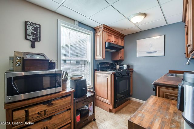 454 Persimmon Dr, Mt Washington, KY 40047