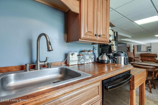 454 Persimmon Dr, Mt Washington, KY 40047