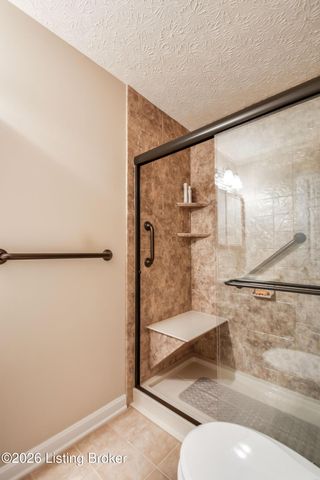 454 Persimmon Dr, Mt Washington, KY 40047