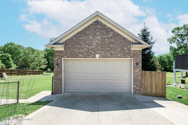 454 Persimmon Dr, Mt Washington, KY 40047