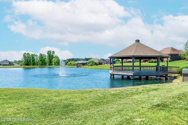 454 Persimmon Dr, Mt Washington, KY 40047