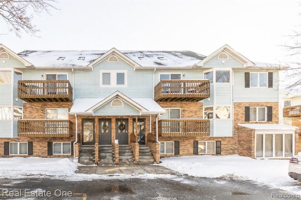 352 Pinewood Drive, Plymouth, MI 48170