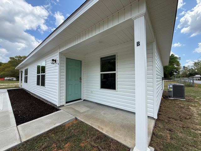 32 Constitution Avenue Unit A-B, Defuniak Springs, FL 32433
