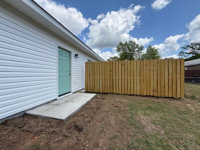 32 Constitution Avenue Unit A-B, Defuniak Springs, FL 32433