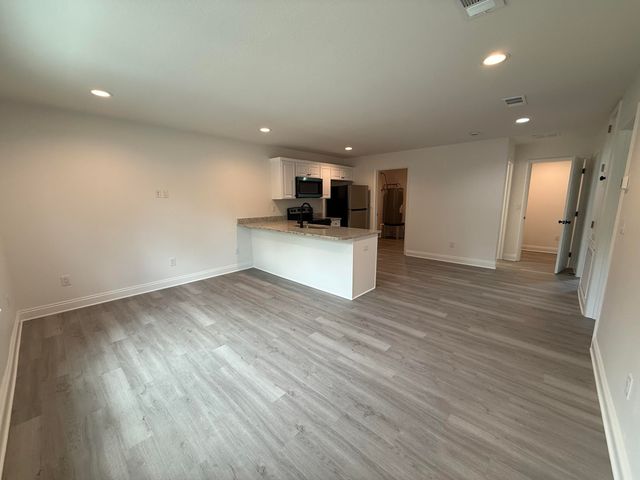 32 Constitution Avenue Unit A-B, Defuniak Springs, FL 32433