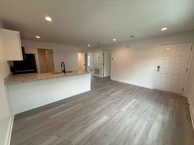 32 Constitution Avenue Unit A-B, Defuniak Springs, FL 32433