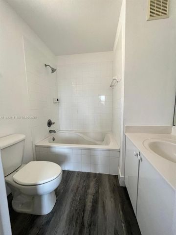 8964 W Flagler St 209, Miami, FL 33174