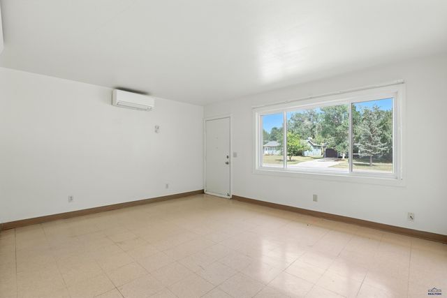 121 E FAIRMONT BLVD, Rapid City, SD 57701