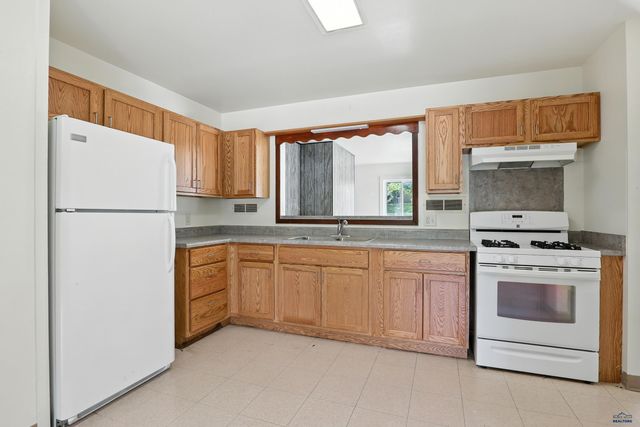 121 E FAIRMONT BLVD, Rapid City, SD 57701