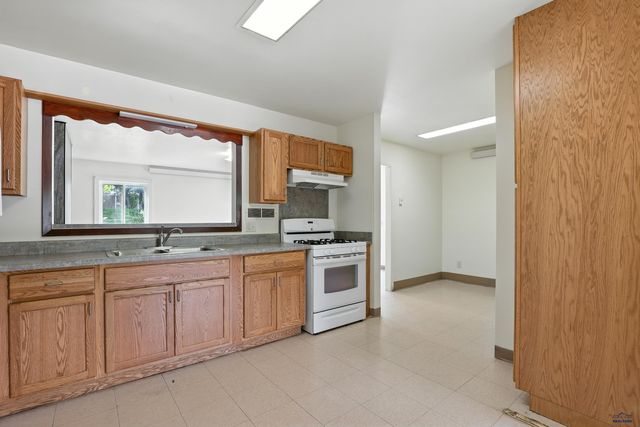 121 E FAIRMONT BLVD, Rapid City, SD 57701