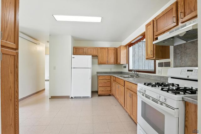 121 E FAIRMONT BLVD, Rapid City, SD 57701