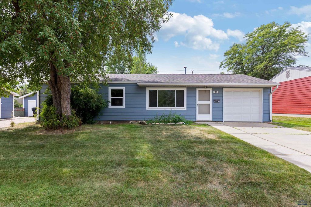 121 E FAIRMONT BLVD, Rapid City, SD 57701