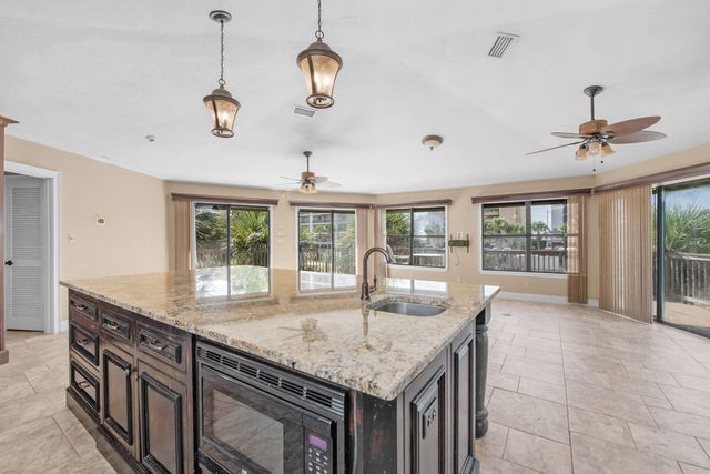 757 Seahorse Avenue, Fort Walton Beach, FL 32548