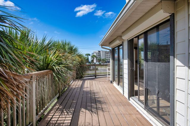 757 Seahorse Avenue, Fort Walton Beach, FL 32548