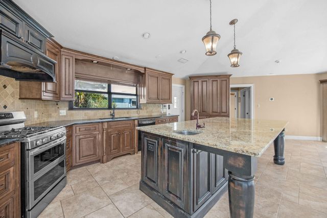 757 Seahorse Avenue, Fort Walton Beach, FL 32548