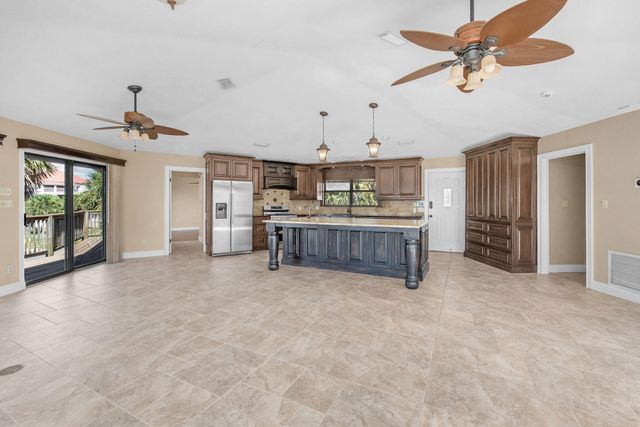 757 Seahorse Avenue, Fort Walton Beach, FL 32548