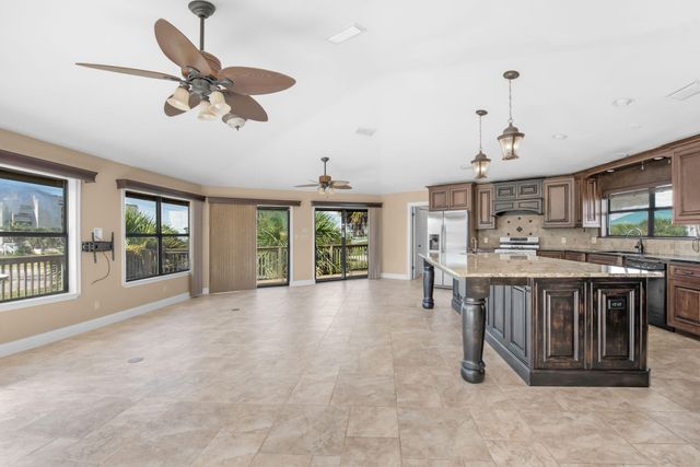 757 Seahorse Avenue, Fort Walton Beach, FL 32548