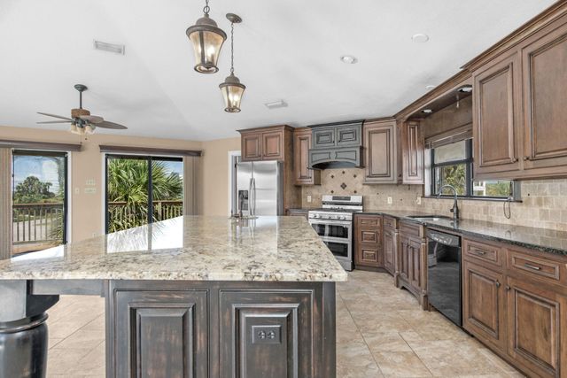 757 Seahorse Avenue, Fort Walton Beach, FL 32548