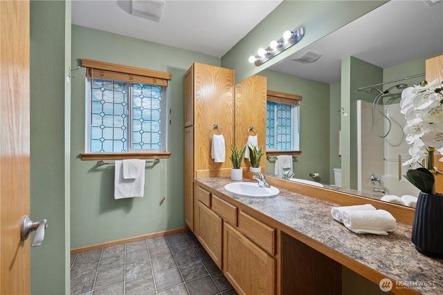 1136 Homestead Drive, Burlington, WA 98233