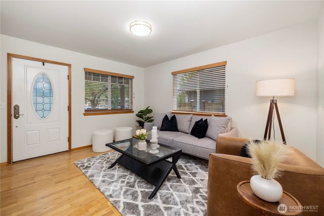 1136 Homestead Drive, Burlington, WA 98233
