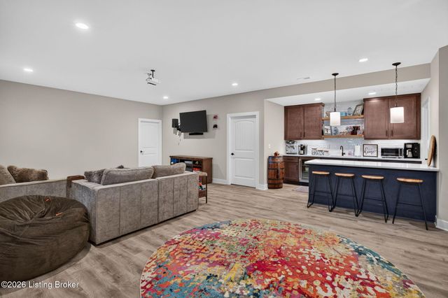 142 Dalton Dr, Fisherville, KY 40023