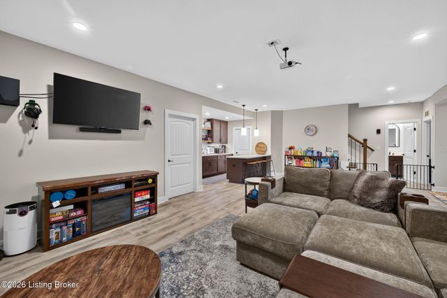 142 Dalton Dr, Fisherville, KY 40023