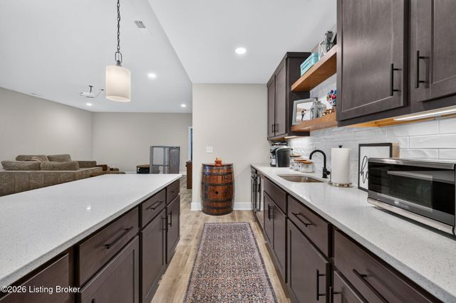 142 Dalton Dr, Fisherville, KY 40023