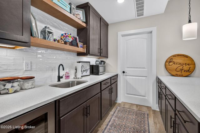 142 Dalton Dr, Fisherville, KY 40023