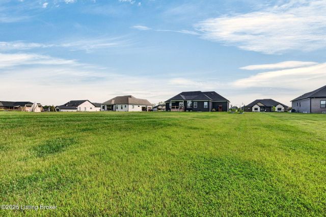 142 Dalton Dr, Fisherville, KY 40023