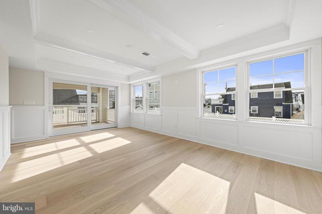 12 E MARINE LN, Long Beach Township, NJ 08008