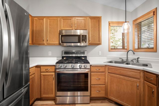 960 Wildflower Court, Eagan, MN 55123