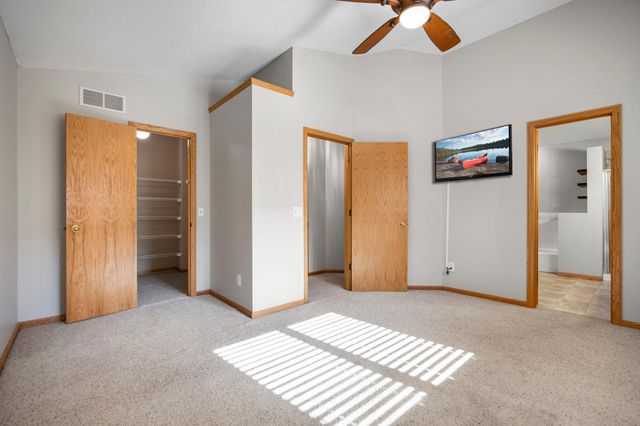960 Wildflower Court, Eagan, MN 55123