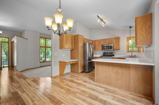 960 Wildflower Court, Eagan, MN 55123