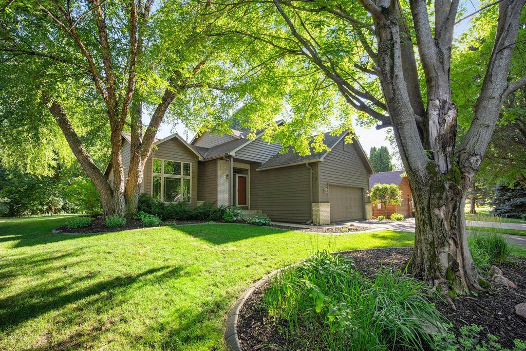 960 Wildflower Court, Eagan, MN 55123