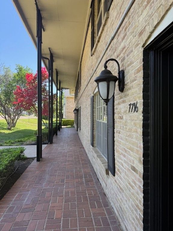 7716 Royal Lane 112, Dallas, TX 75230