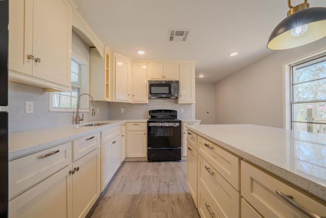 140 Martha, Waskom, TX 75692