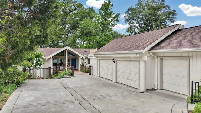 11775 Lake Wildwood Dr, Penn Valley, CA 95946
