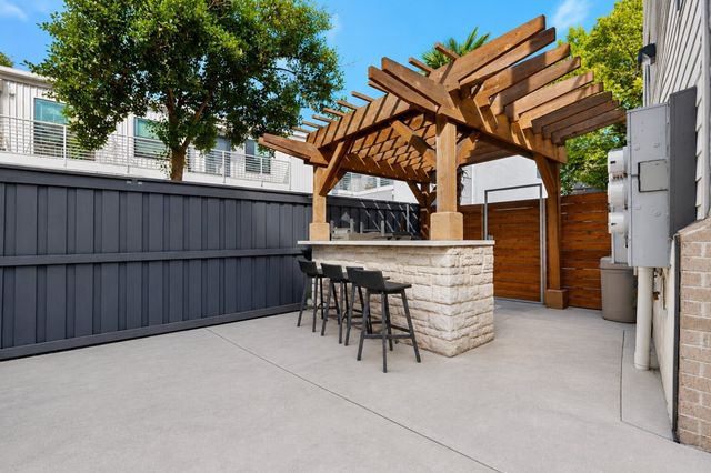 4950 Cedar Springs Road 301, Dallas, TX 75235